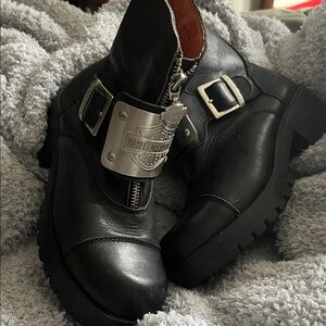 Harley-Davidson Black Leather Ankle Boots with Silver Buckle